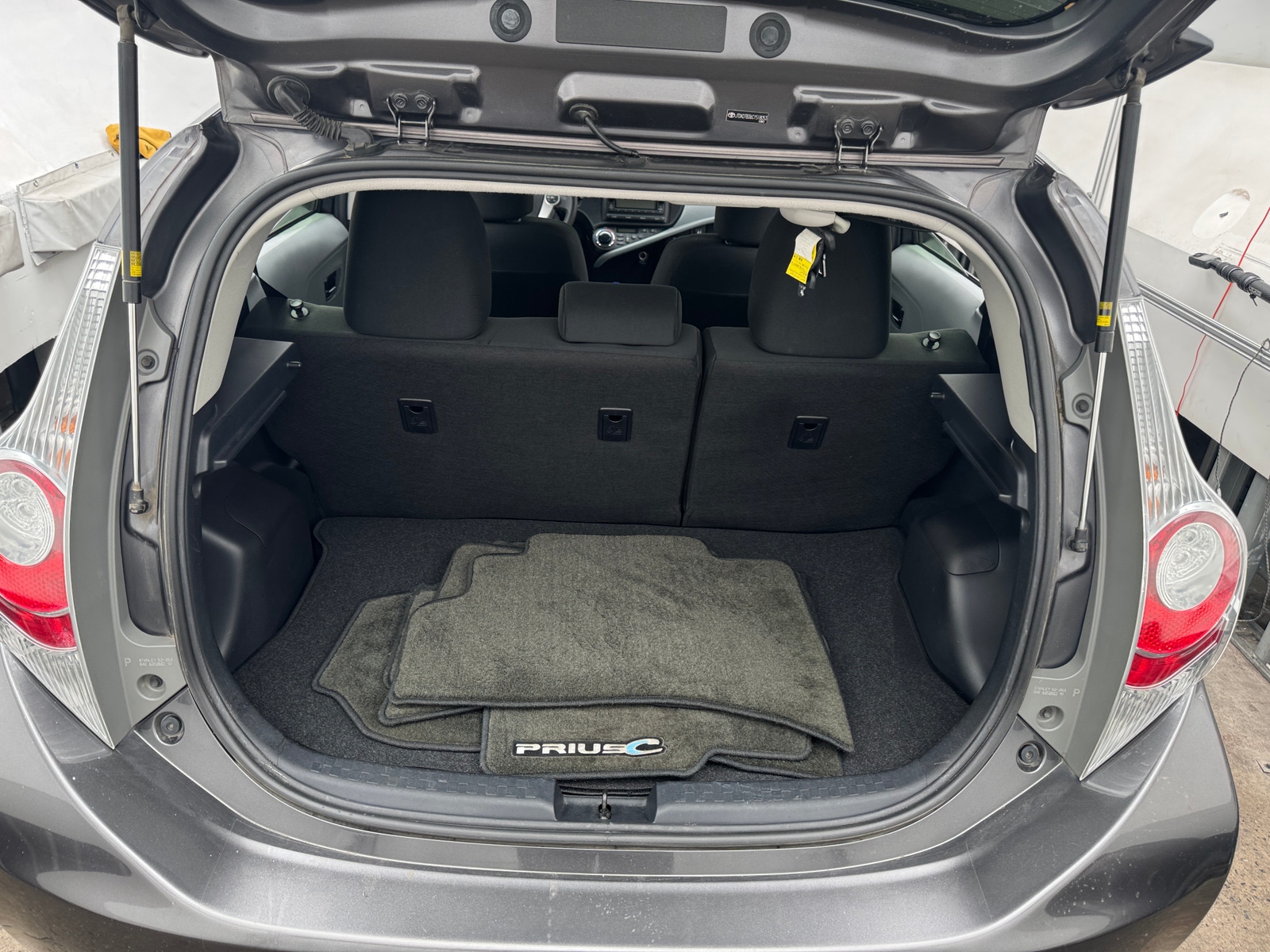 Thumbnail: 2012 Toyota Prius c - 7