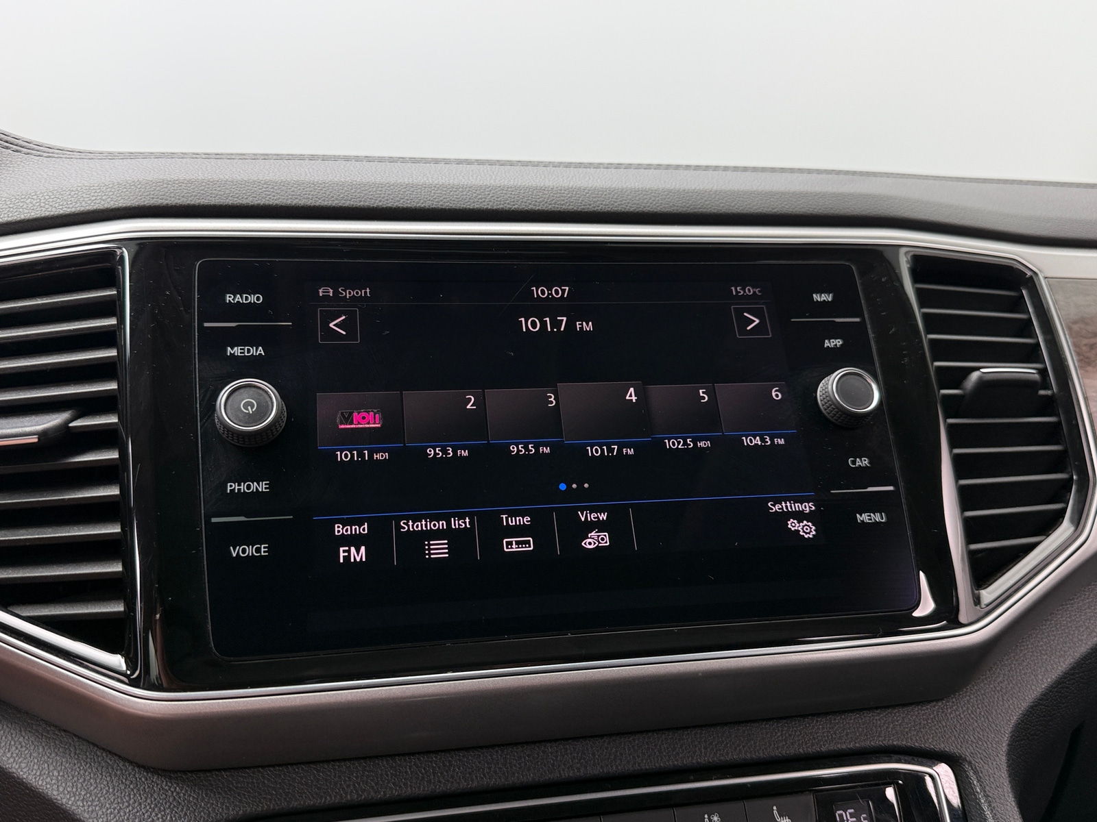 Thumbnail: 2018 Volkswagen Atlas - 3