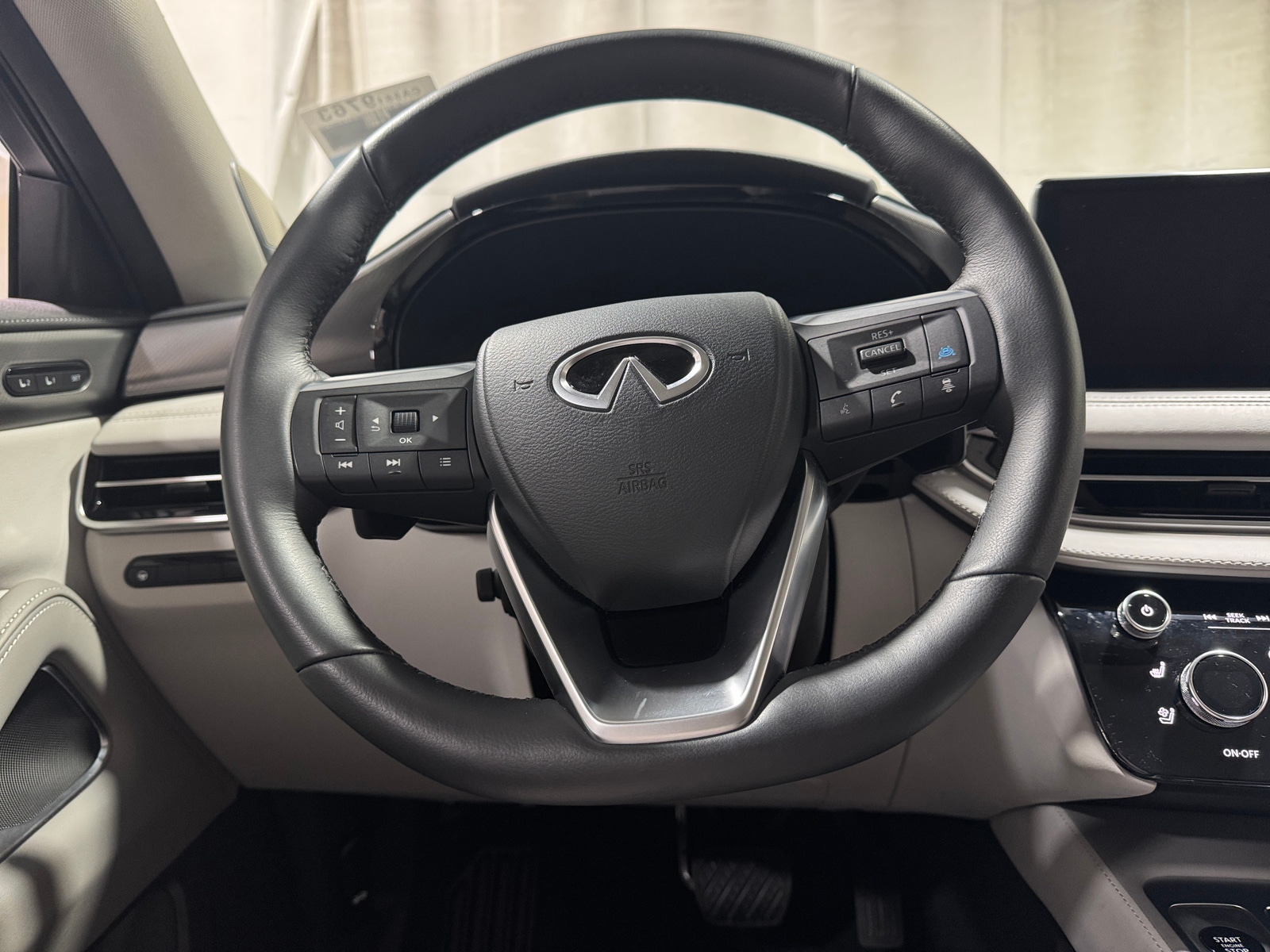 Thumbnail: 2026 INFINITI QX60 - 4