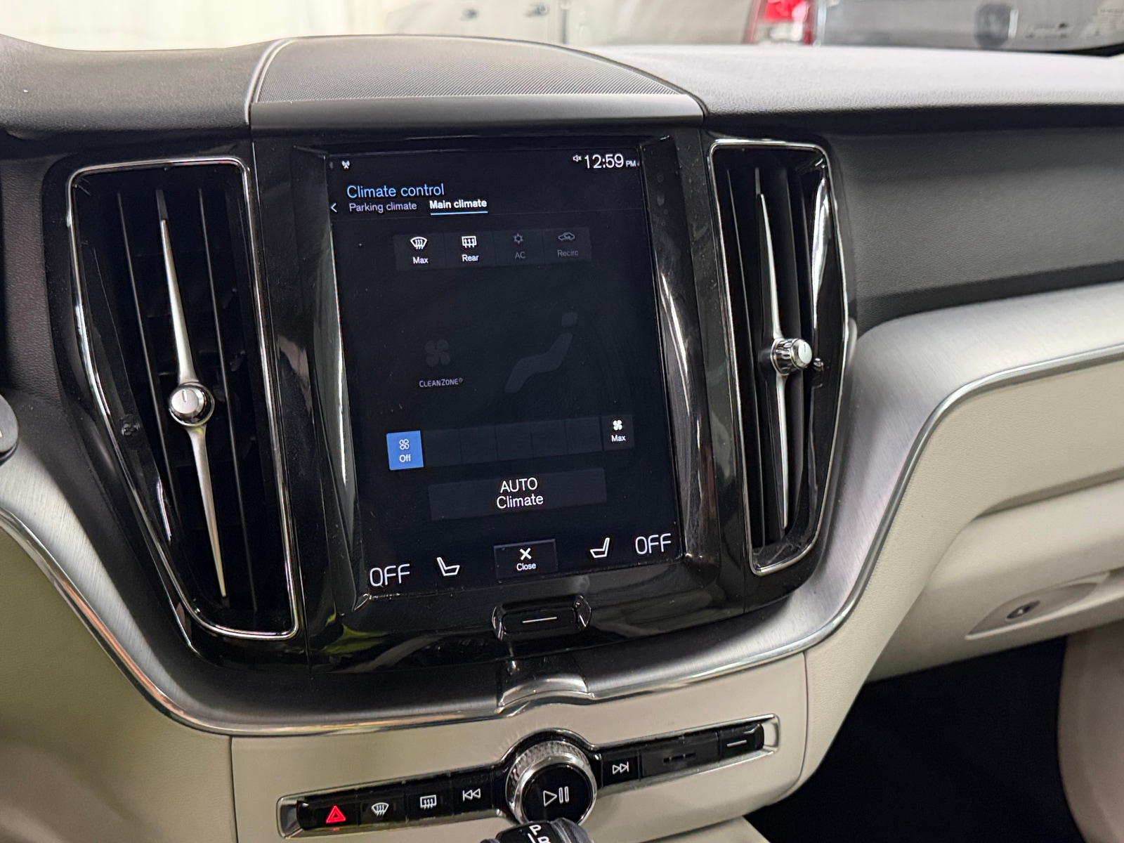 Thumbnail: 2018 Volvo XC60 - 3