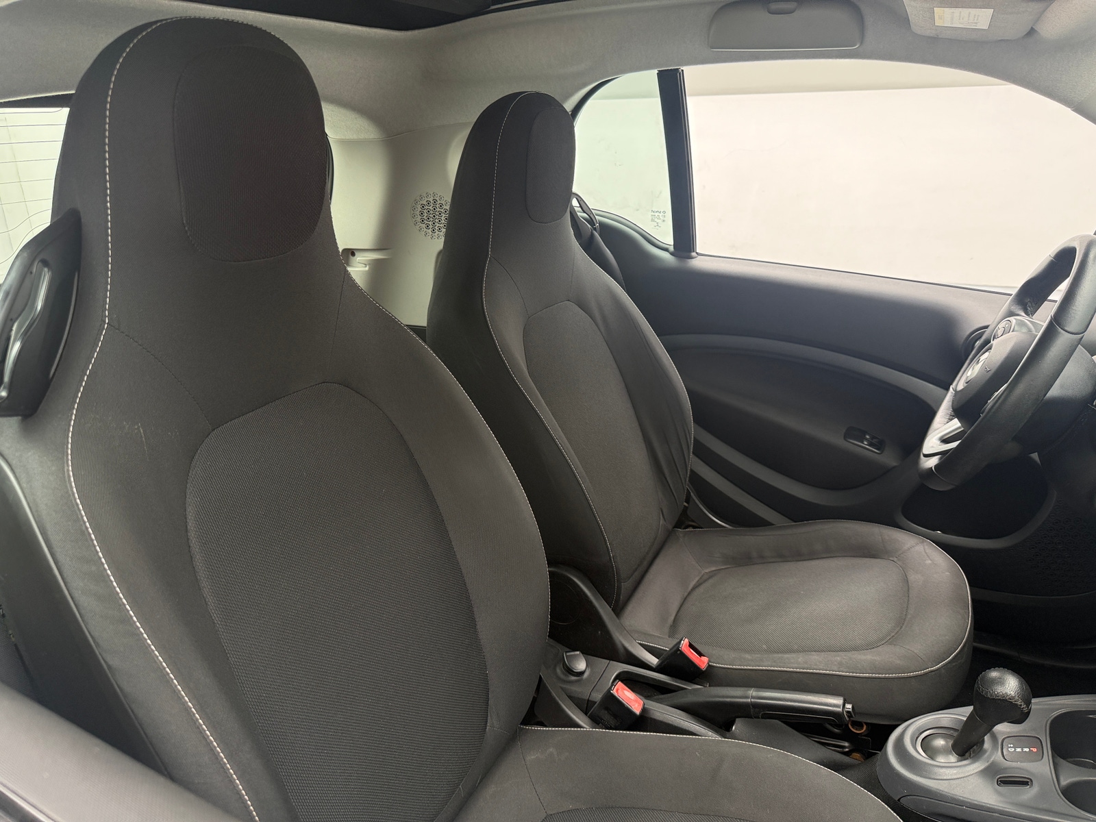Thumbnail: 2016 smart fortwo - 2