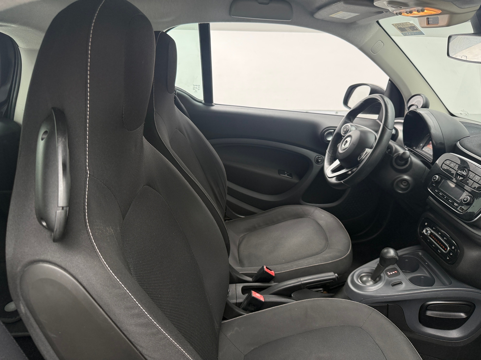 Thumbnail: 2016 smart fortwo - 6