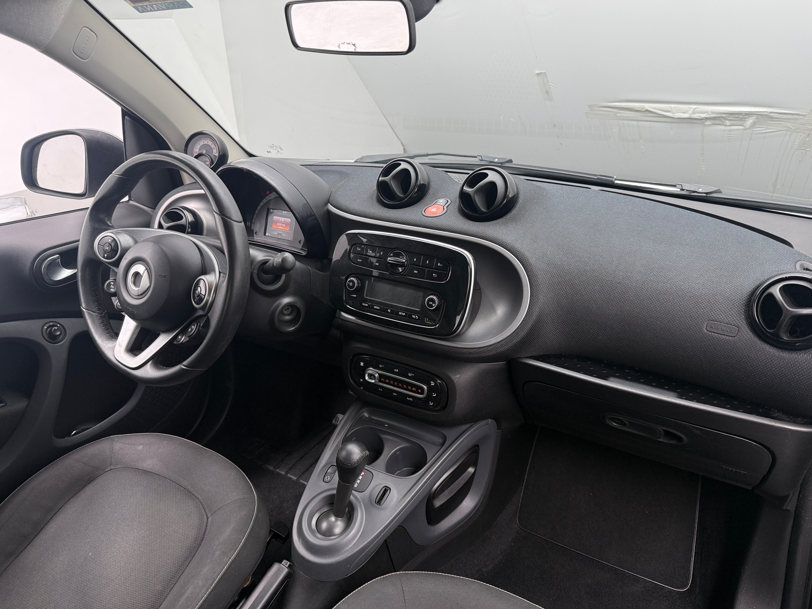 Thumbnail: 2016 smart fortwo - 3