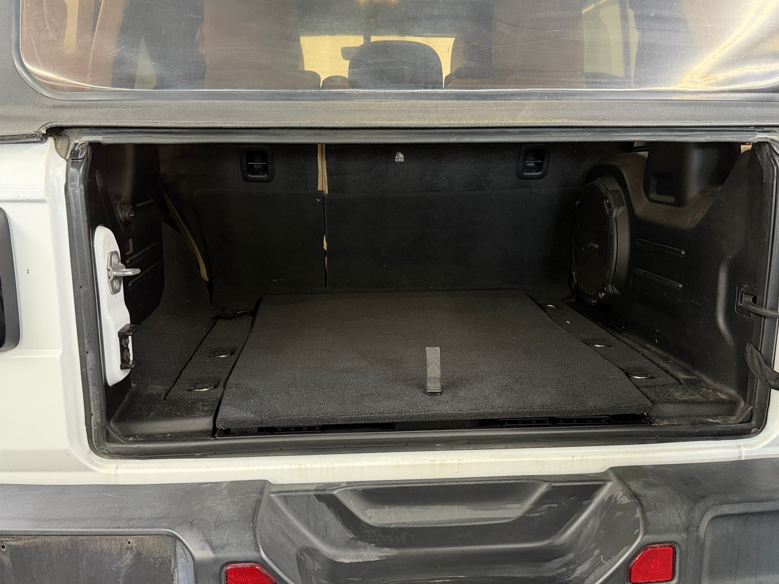 Thumbnail: 2019 Jeep Wrangler - 6