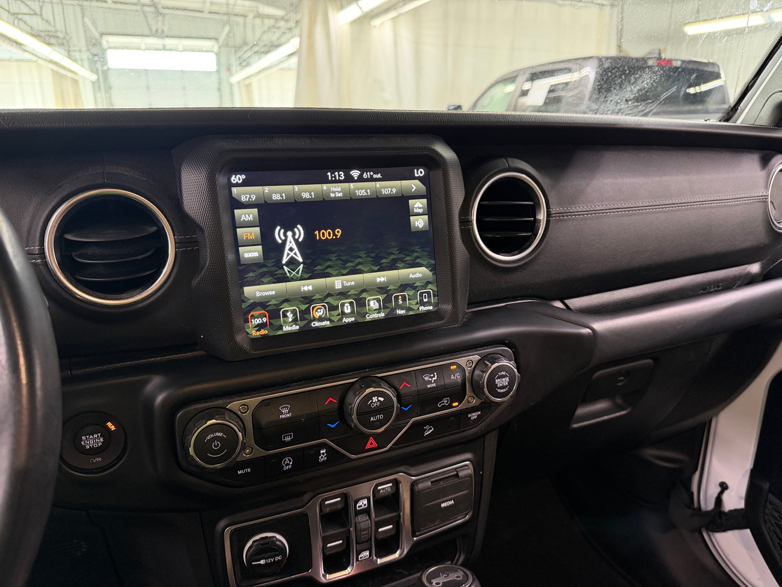 Thumbnail: 2019 Jeep Wrangler - 3