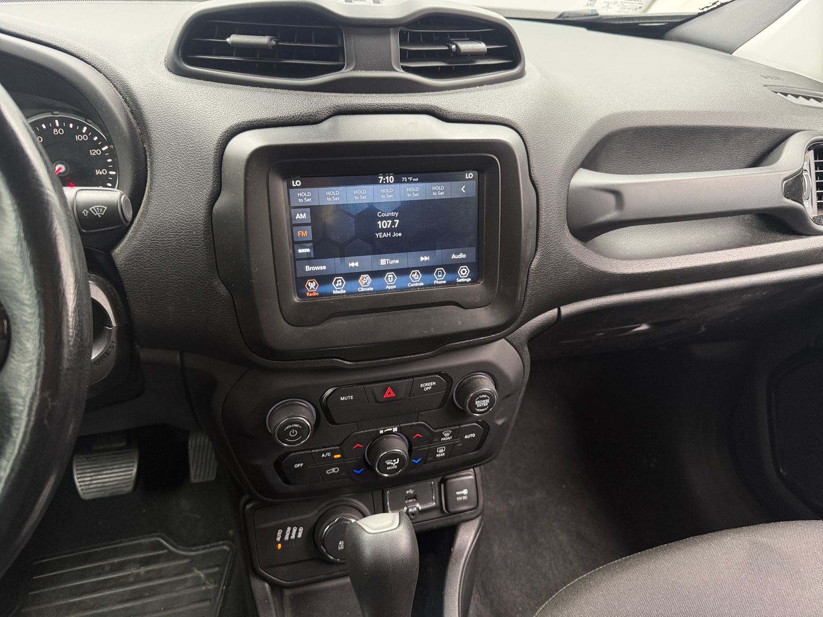 Thumbnail: 2019 Jeep Renegade - 4