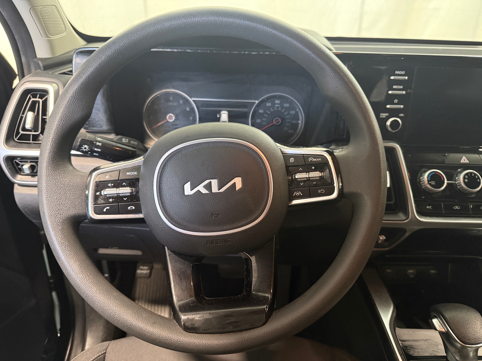 Thumbnail: 2023 Kia Sorento - 5