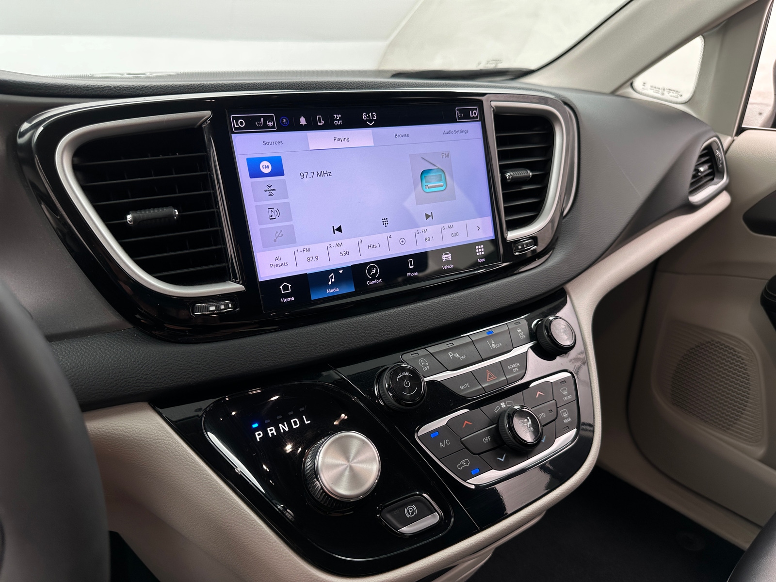 Thumbnail: 2024 Chrysler Pacifica - 3