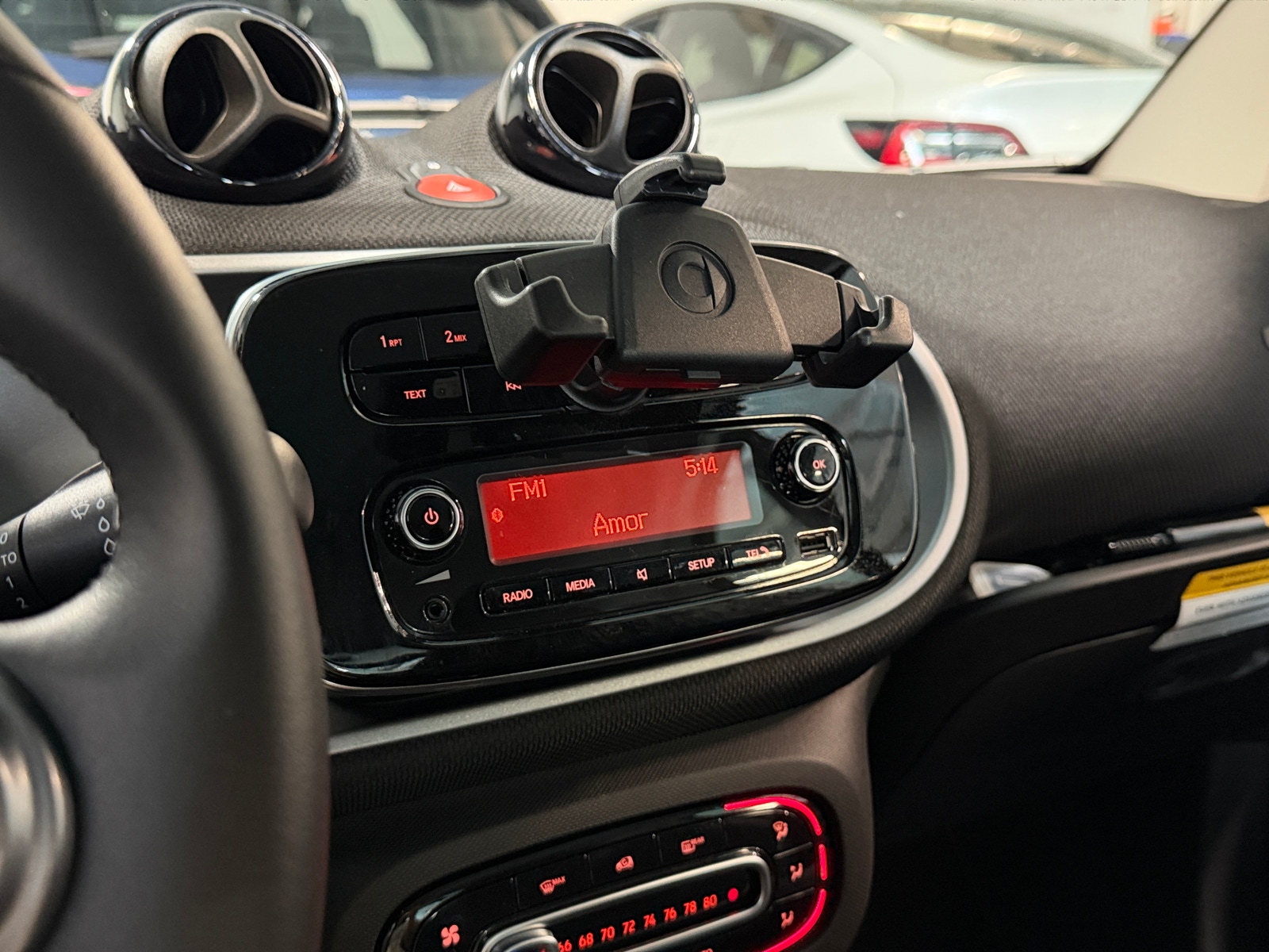 Thumbnail: 2018 smart fortwo - 4