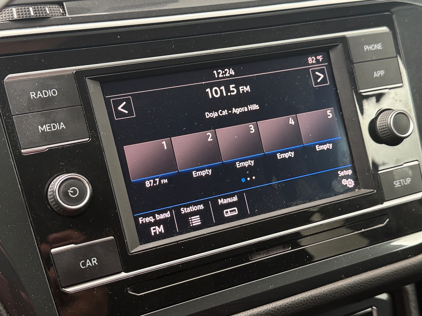 Thumbnail: 2019 Volkswagen Tiguan - 4