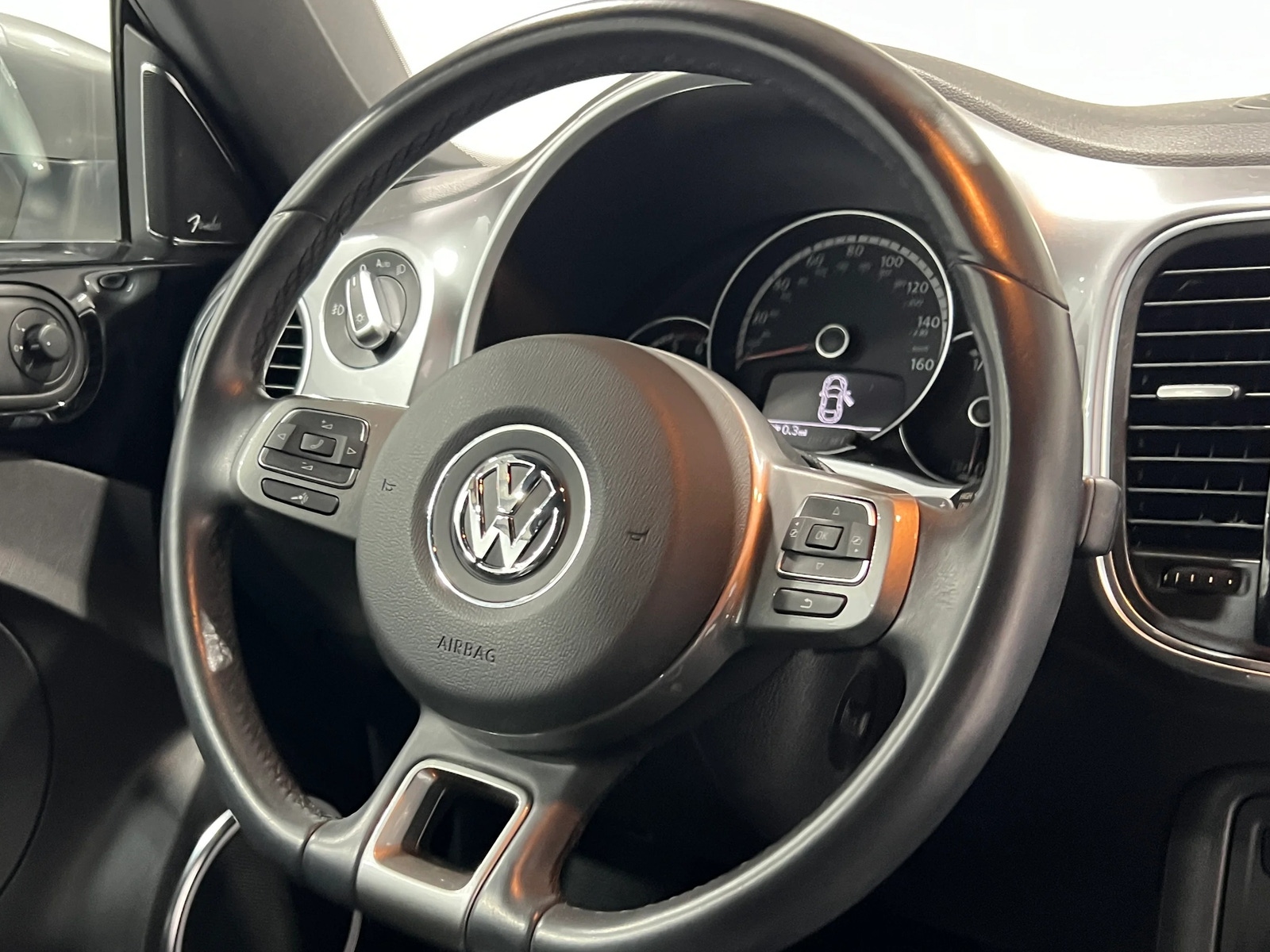 Thumbnail: 2014 Volkswagen Beetle - 4