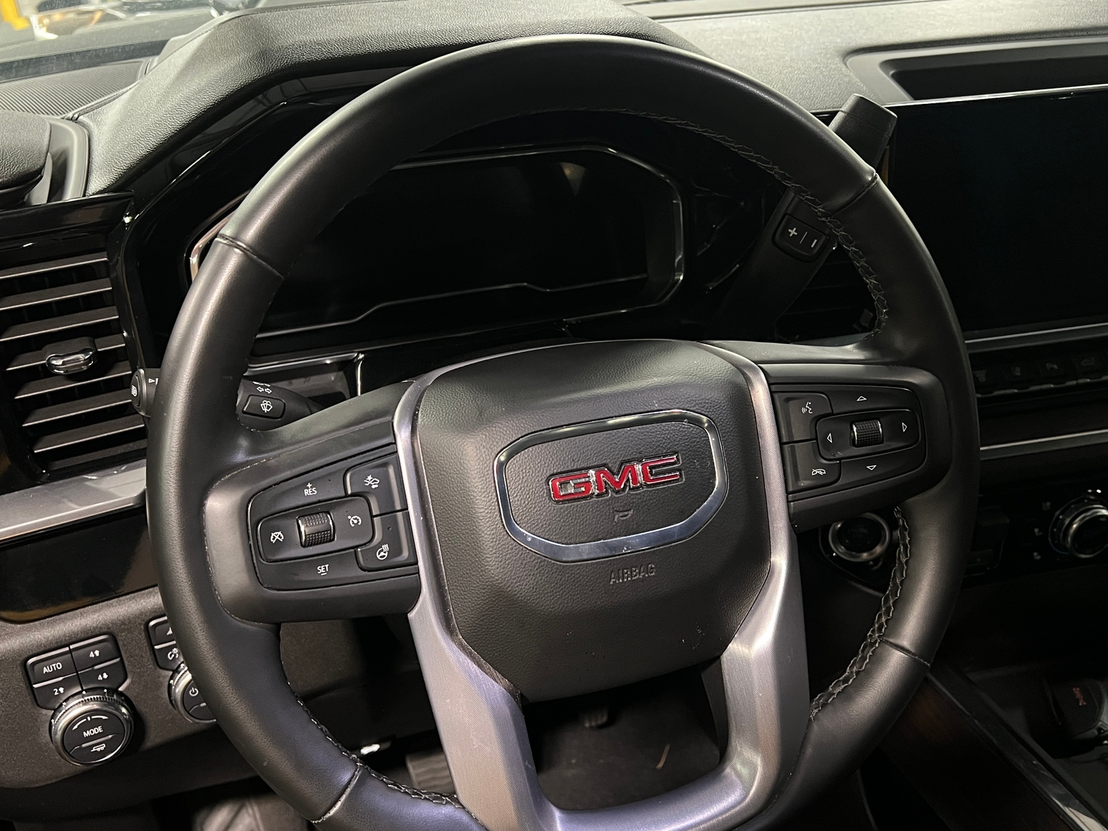 Thumbnail: 2025 GMC Sierra 2500 - 4