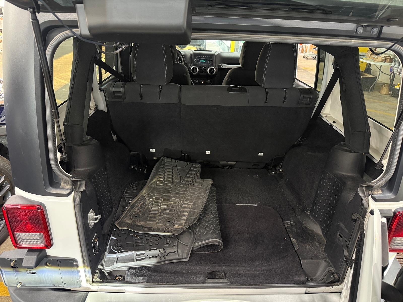 Thumbnail: 2015 Jeep Wrangler - 7