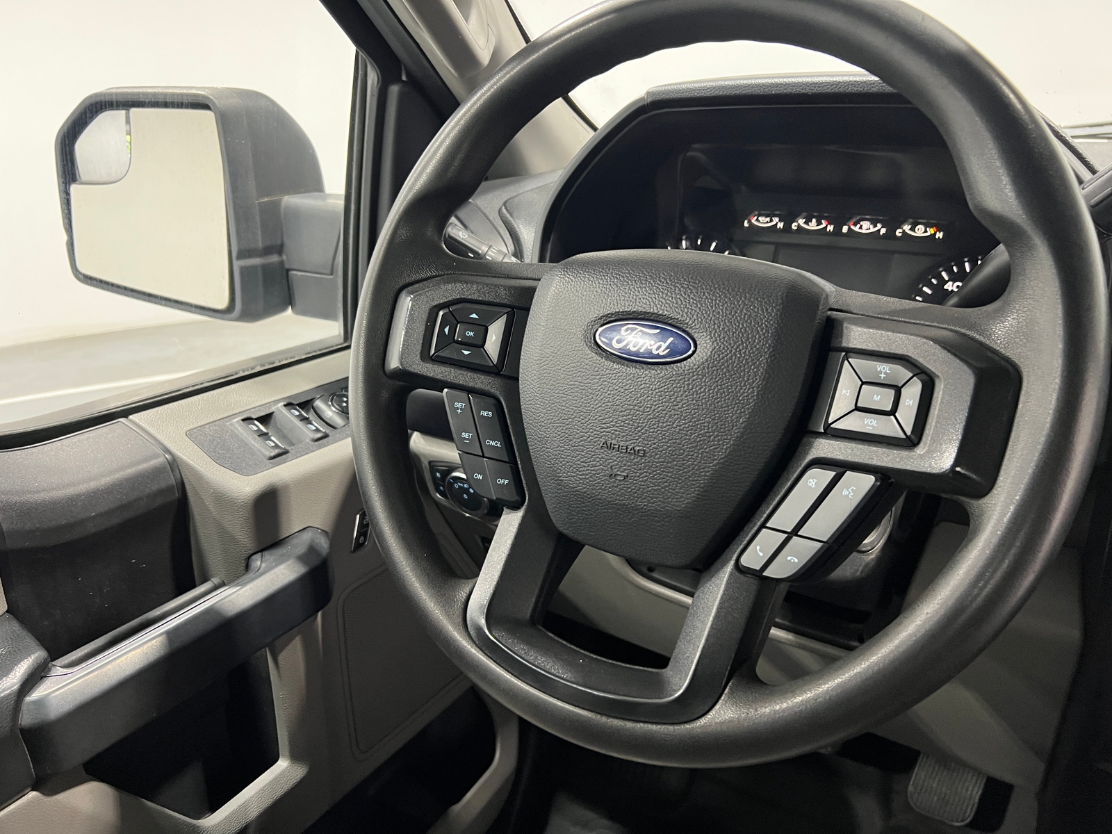 Thumbnail: 2019 Ford Econoline - 5
