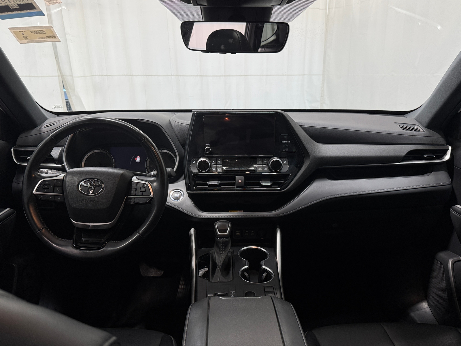 Thumbnail: 2023 Toyota Highlander - 2