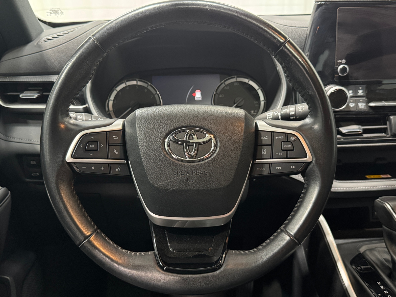 Thumbnail: 2023 Toyota Highlander - 4