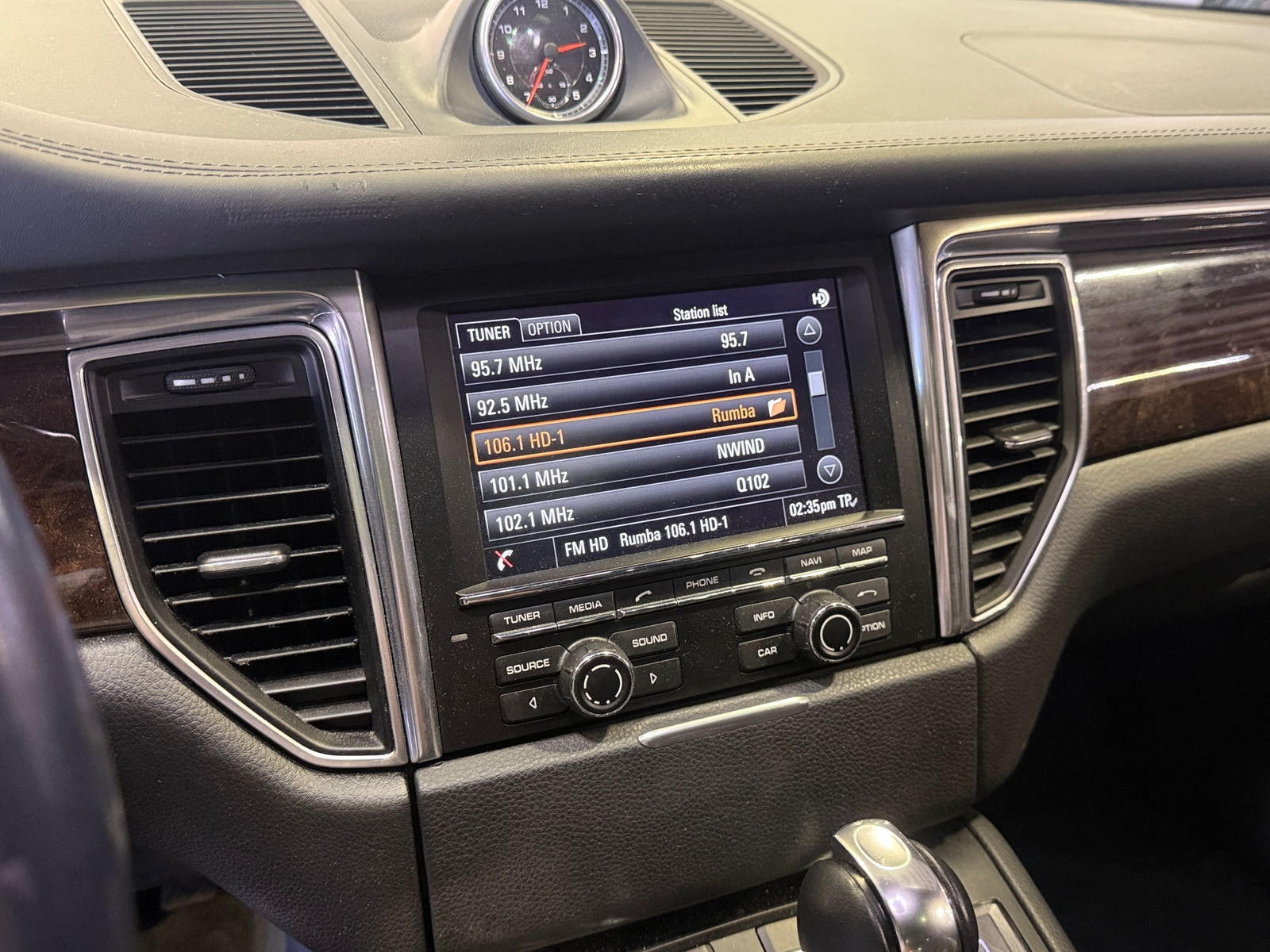 Thumbnail: 2015 Porsche Macan - 3