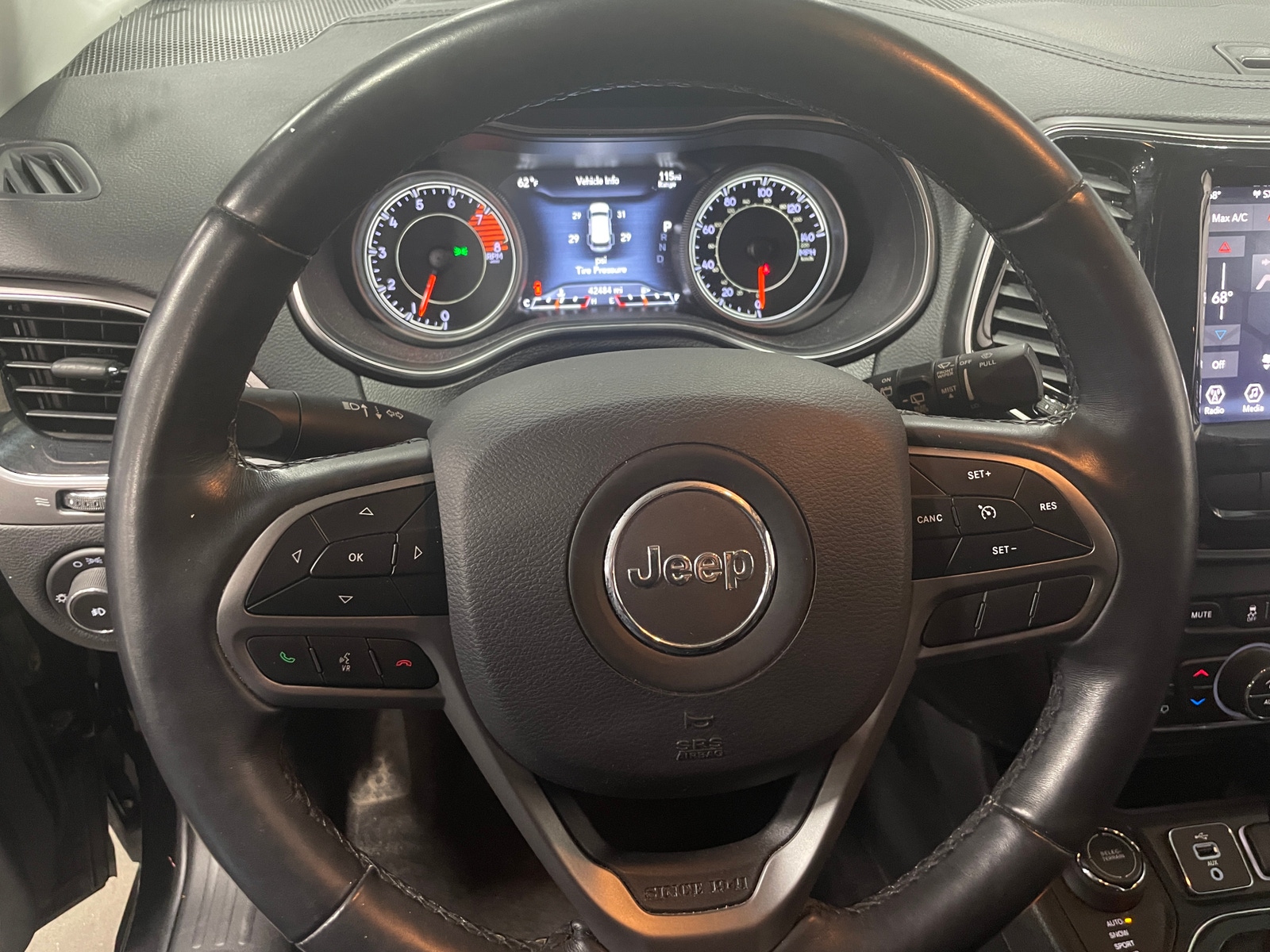 Thumbnail: 2019 Jeep Cherokee - 4