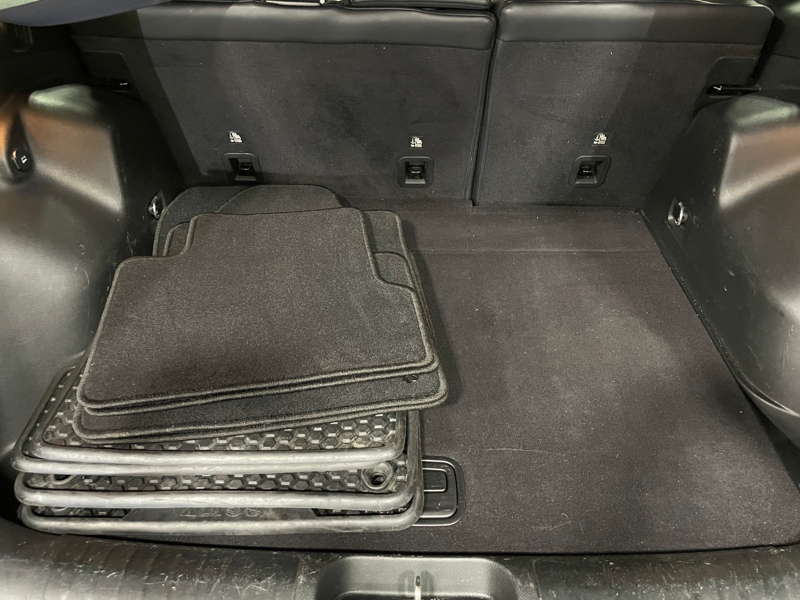 Thumbnail: 2019 Jeep Cherokee - 6