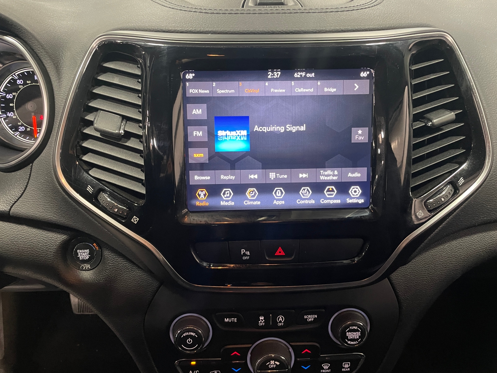 Thumbnail: 2019 Jeep Cherokee - 3