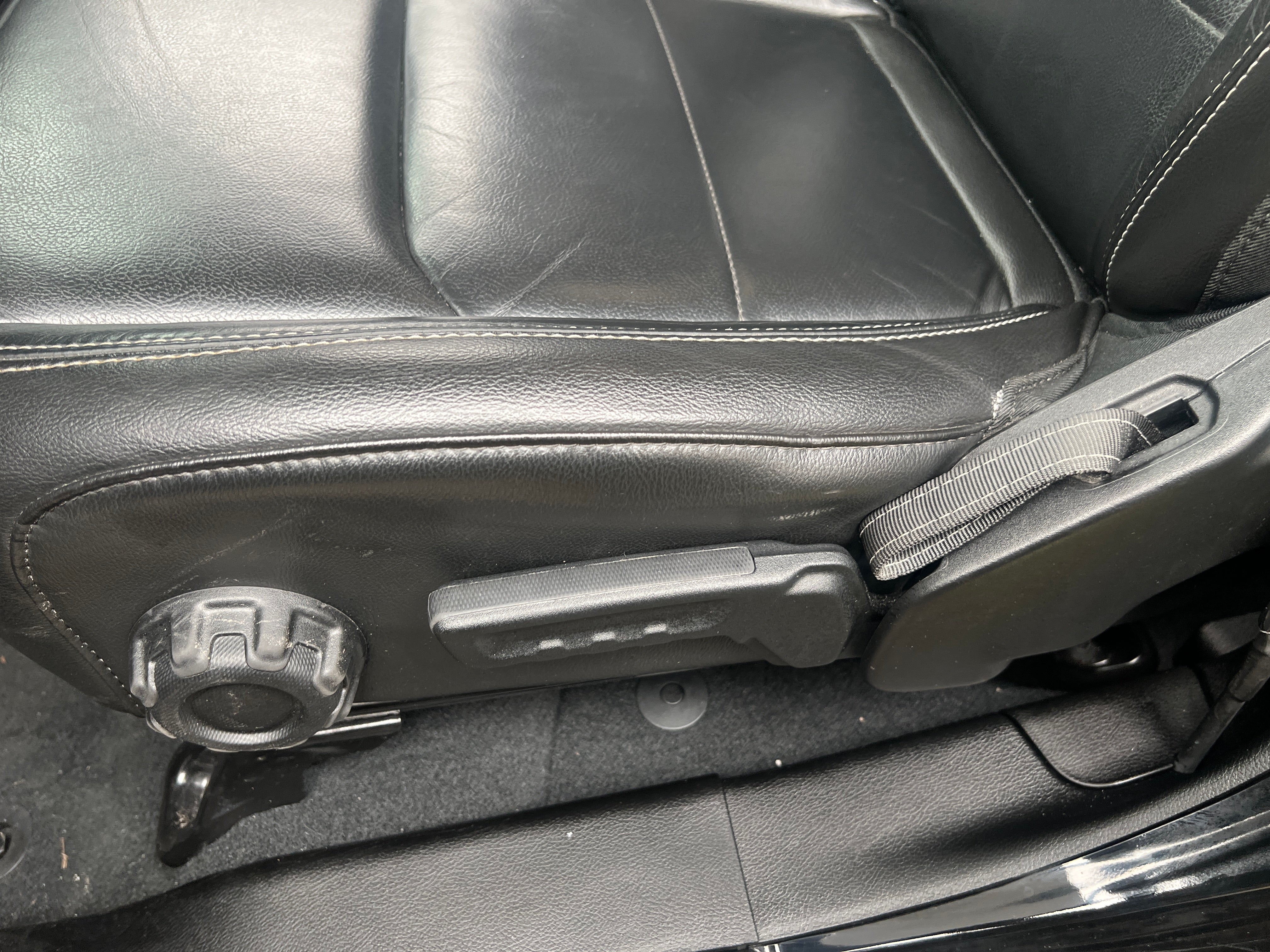 2022 Jeep Wrangler Unlimited Sahara 4XE - Photo 2