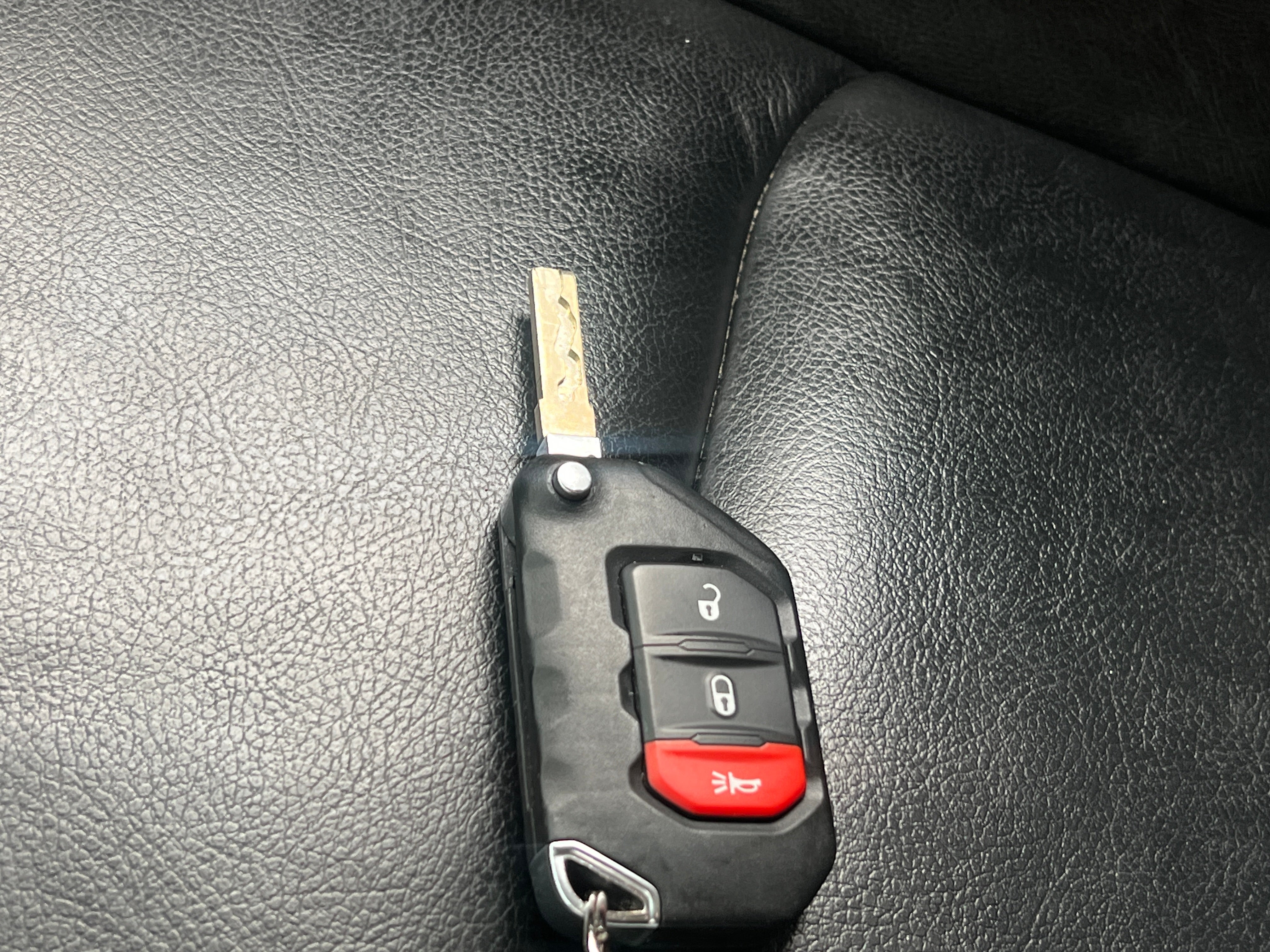 2022 Jeep Wrangler Unlimited Sahara 4XE - Photo 12
