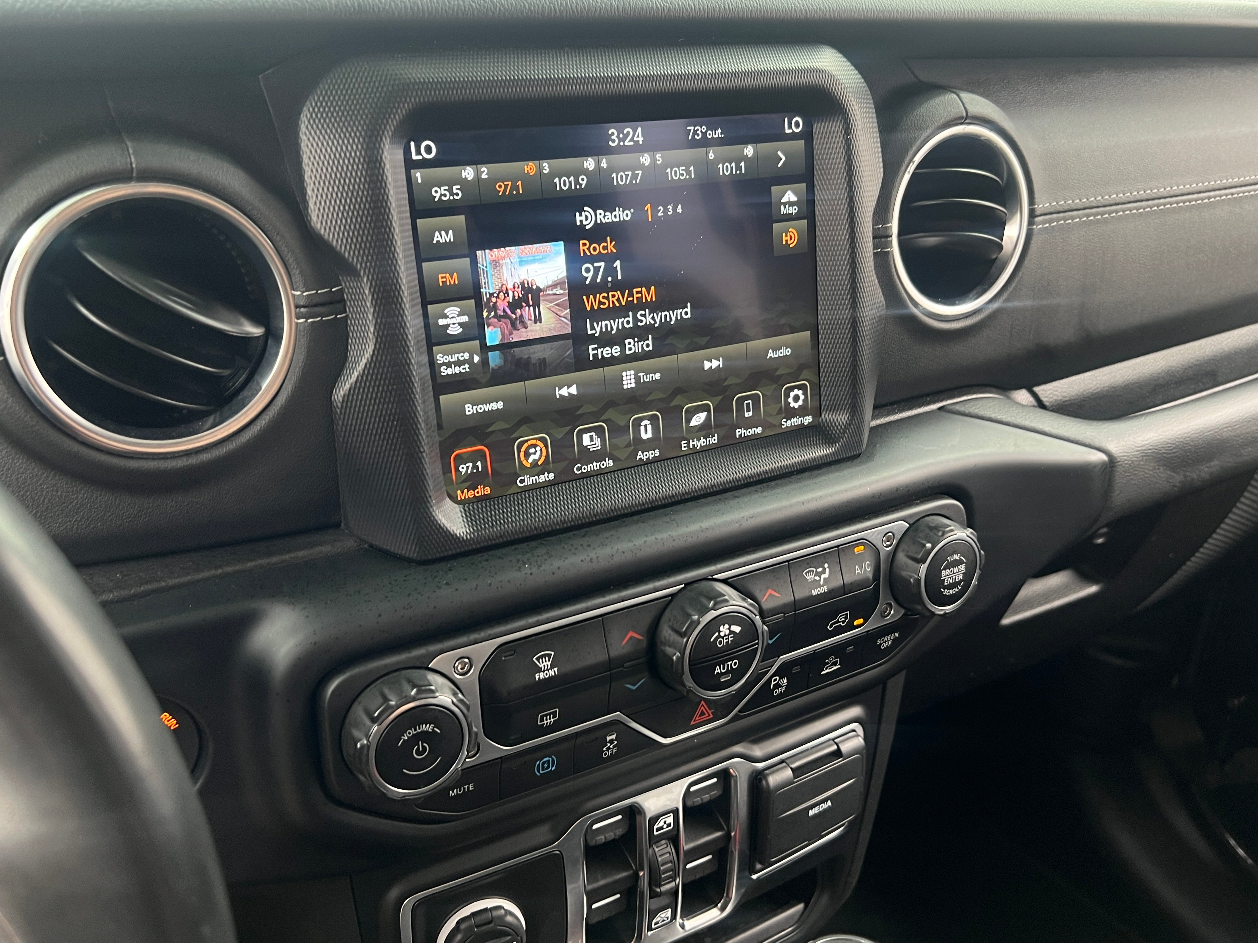 2022 Jeep Wrangler Unlimited Sahara 4XE - Photo 11