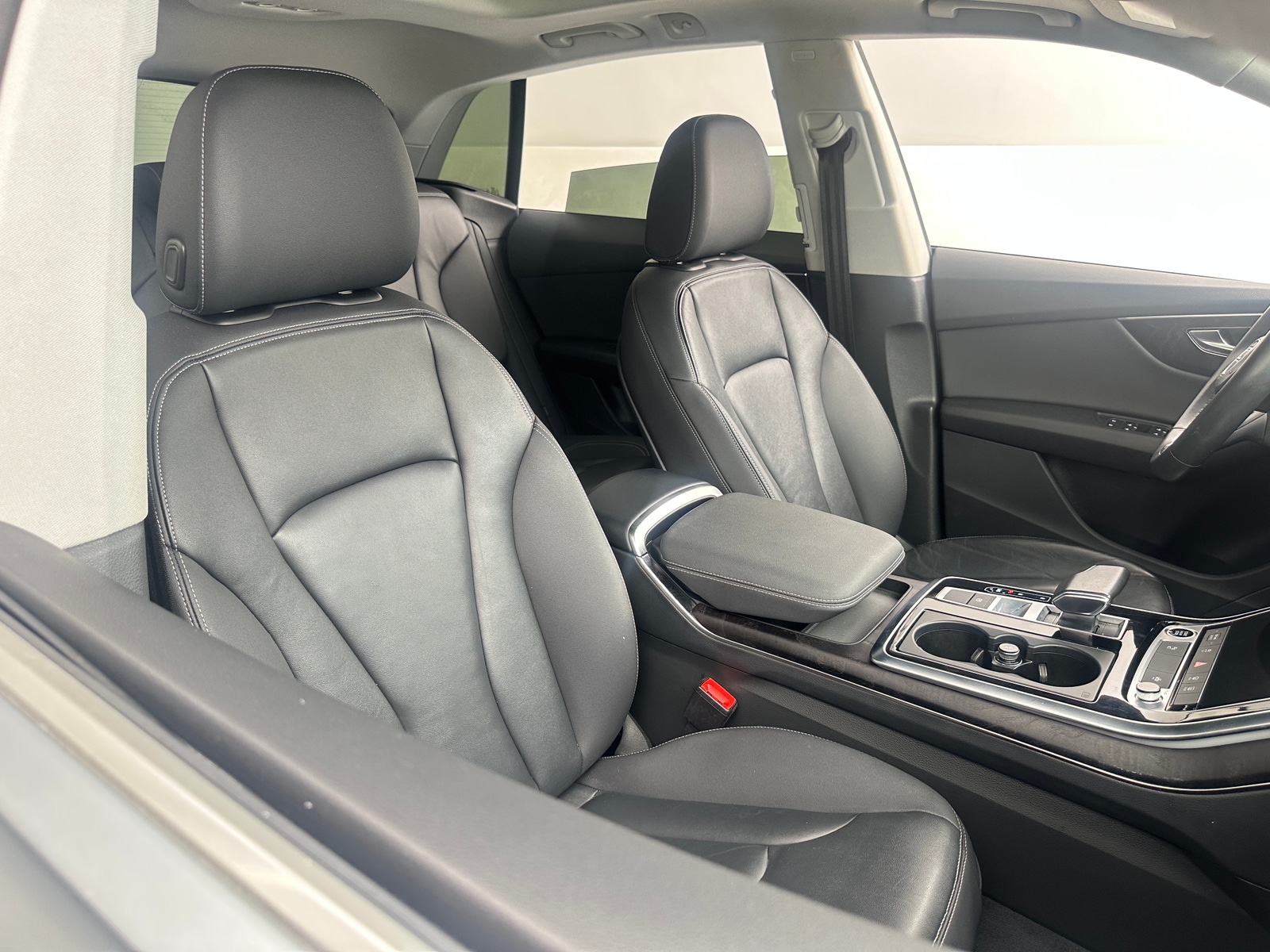 Thumbnail: 2023 Audi Q8 - 2