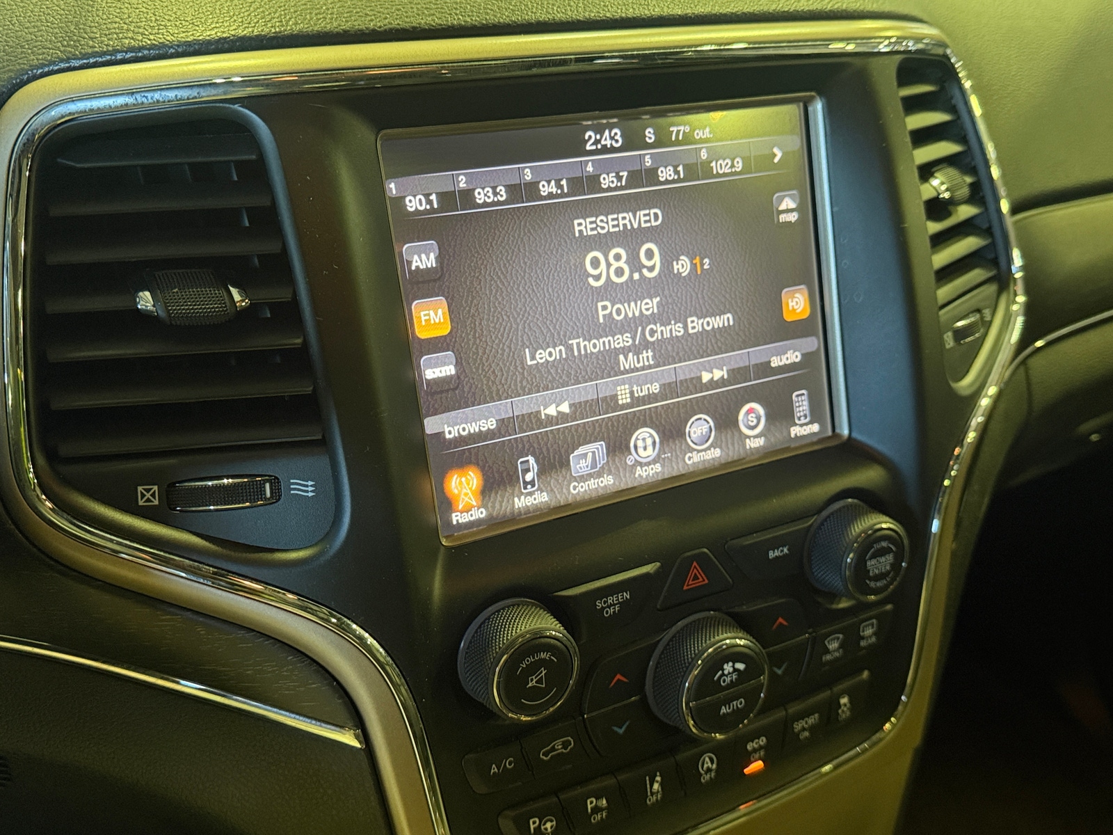 Thumbnail: 2017 Jeep Grand Cherokee - 3