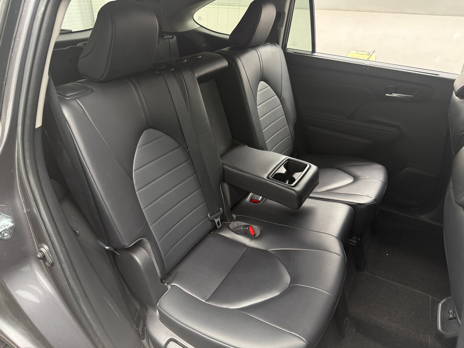 Thumbnail: 2023 Toyota Highlander - 6