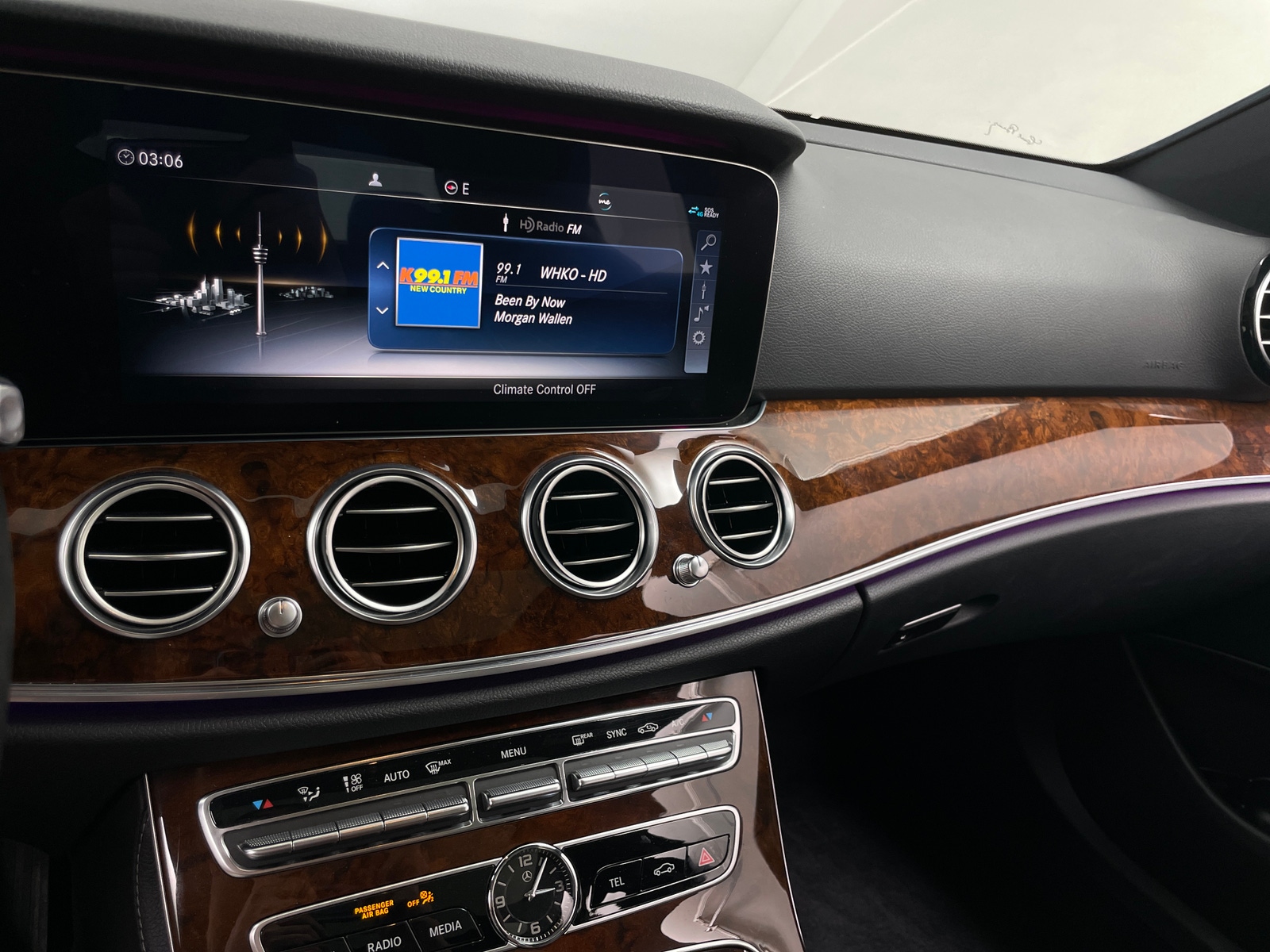 Thumbnail: 2020 Mercedes-Benz E-Class - 3