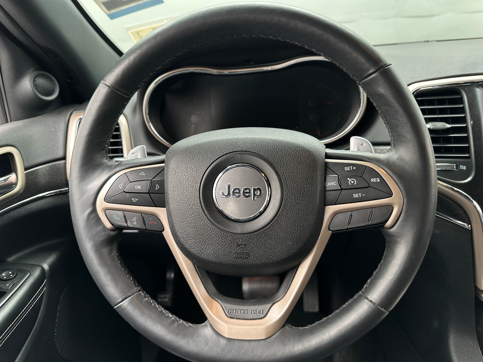 Thumbnail: 2015 Jeep Grand Cherokee - 4