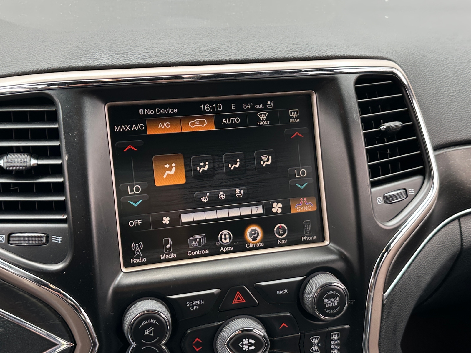 Thumbnail: 2015 Jeep Grand Cherokee - 3