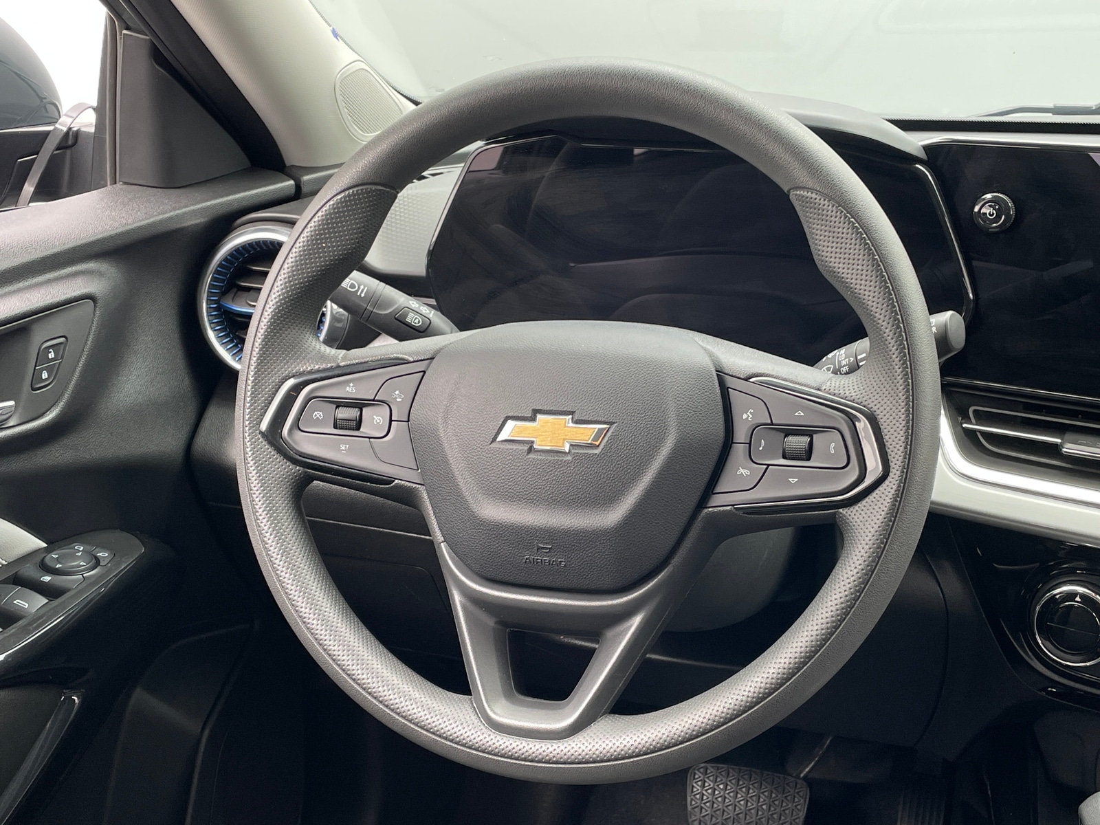 Thumbnail: 2025 Chevrolet Trax - 4