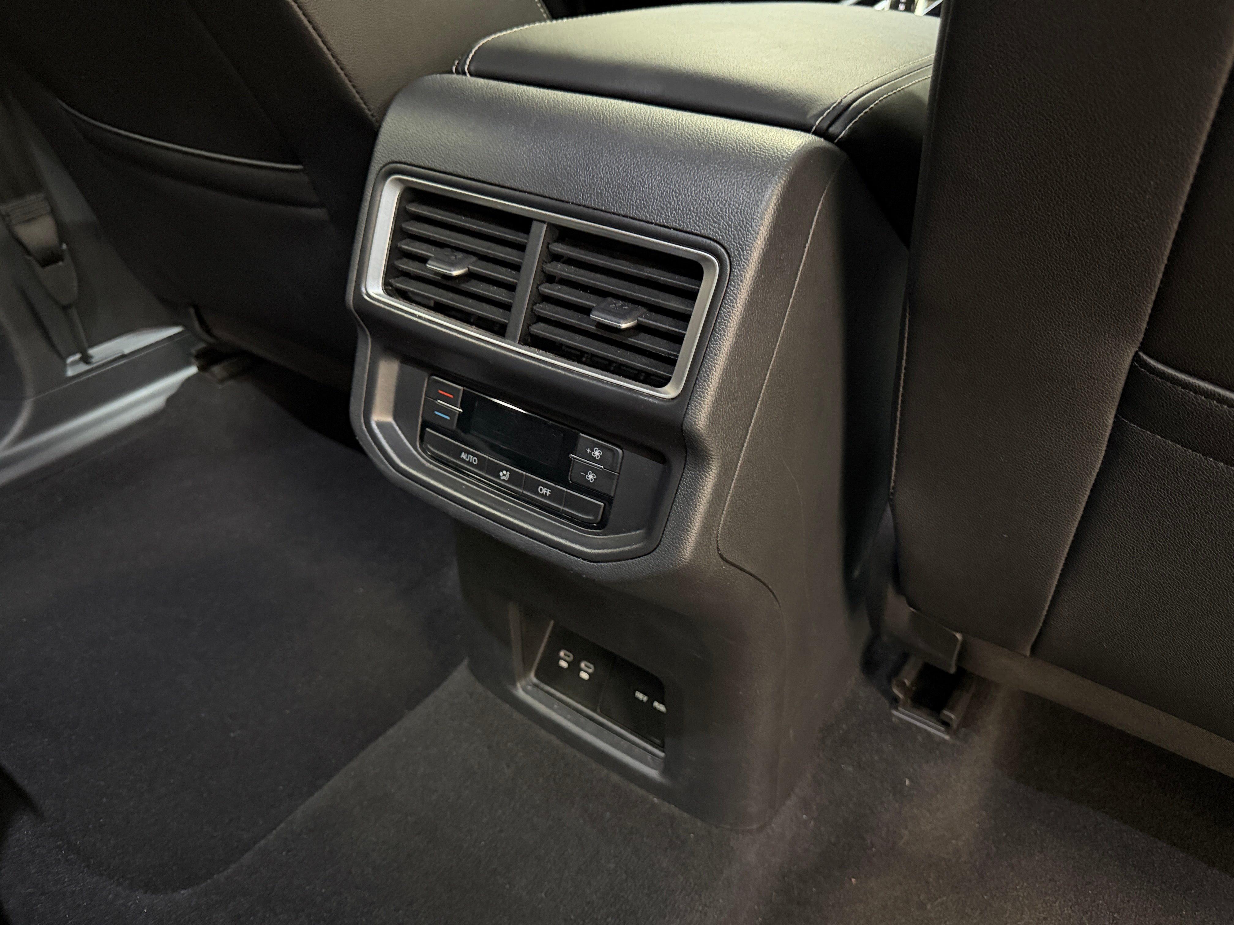 2026 Volkswagen Atlas SE w/Tech