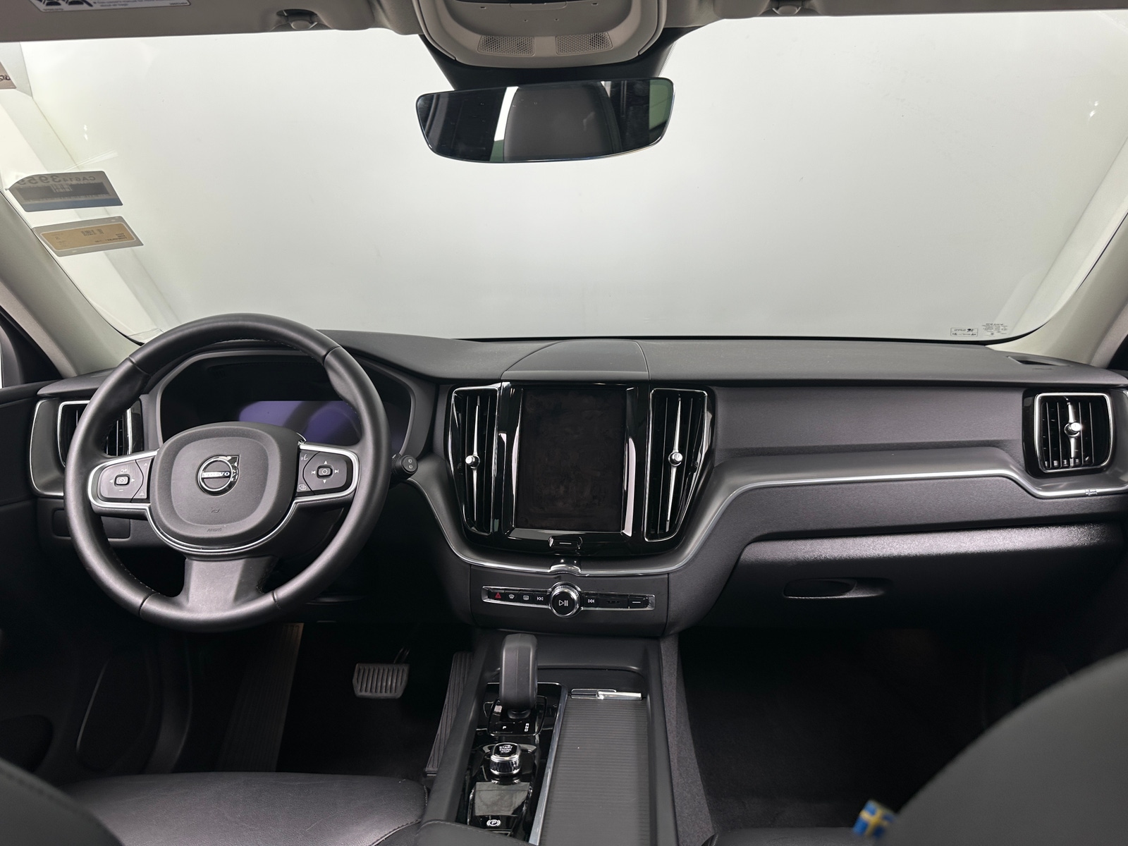 Thumbnail: 2025 Volvo XC60 - 3