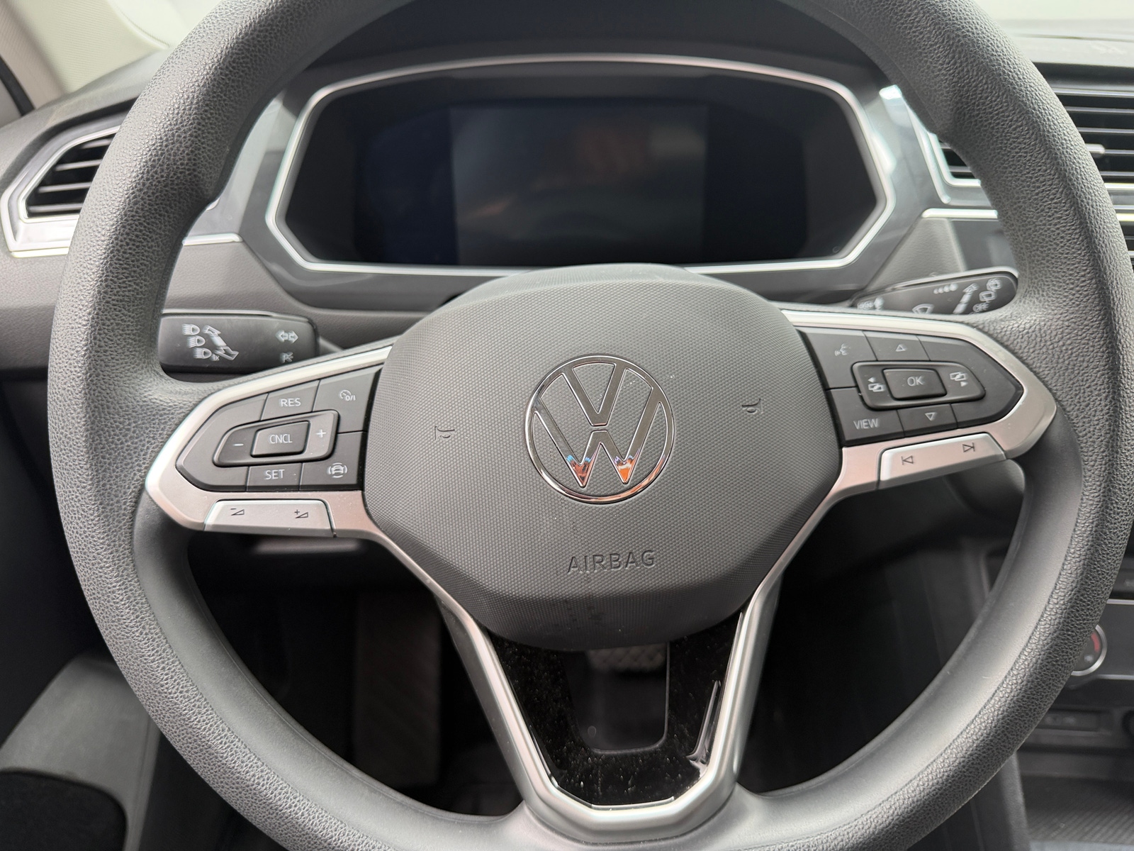Thumbnail: 2022 Volkswagen Tiguan - 5