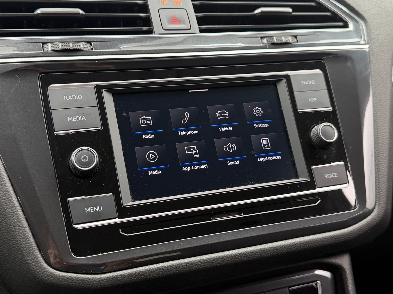Thumbnail: 2022 Volkswagen Tiguan - 4
