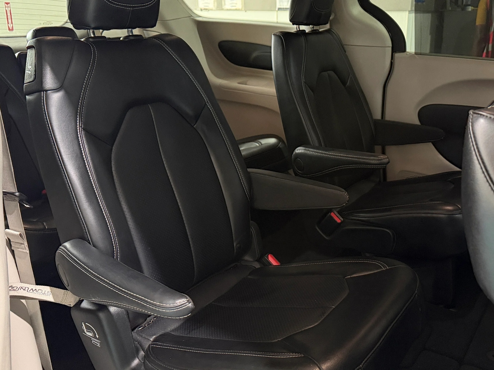 Thumbnail: 2023 Chrysler Pacifica - 5