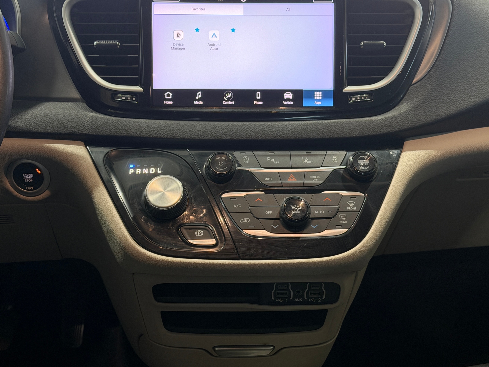 Thumbnail: 2023 Chrysler Pacifica - 3