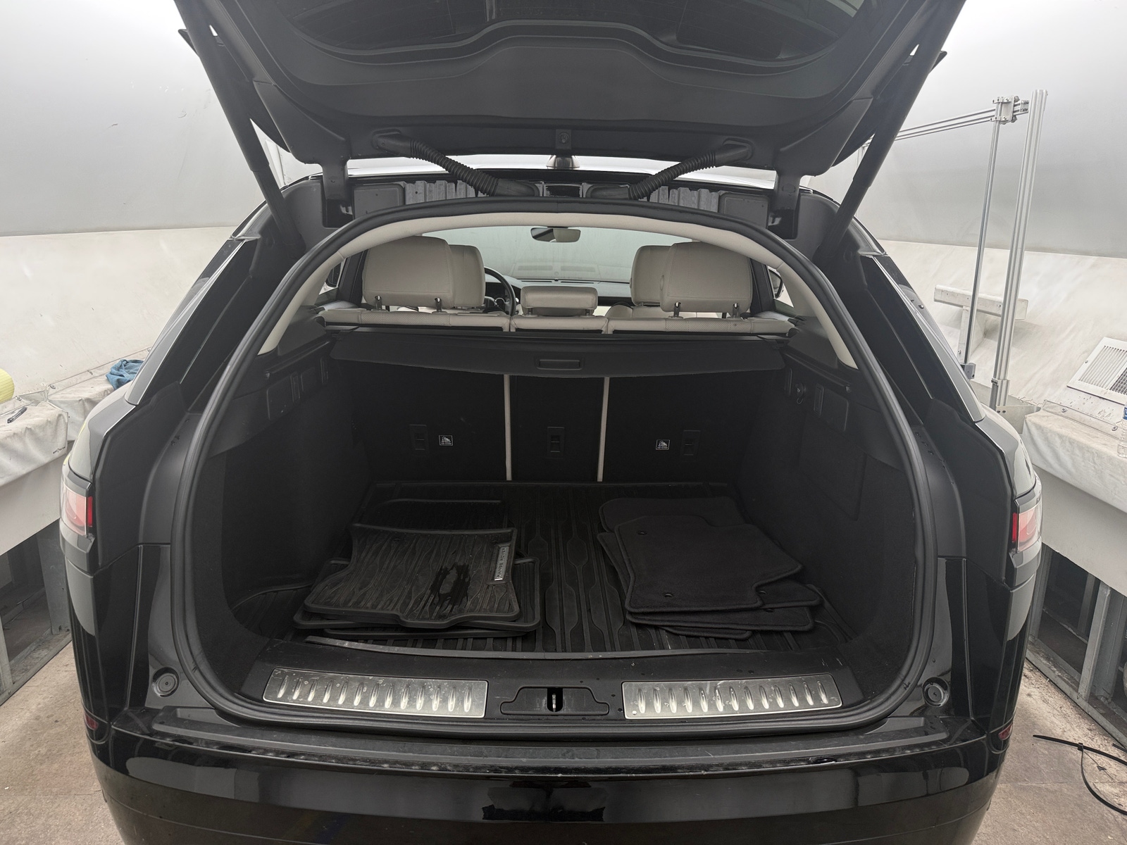 Thumbnail: 2020 Land Rover Range Rover Velar - 6