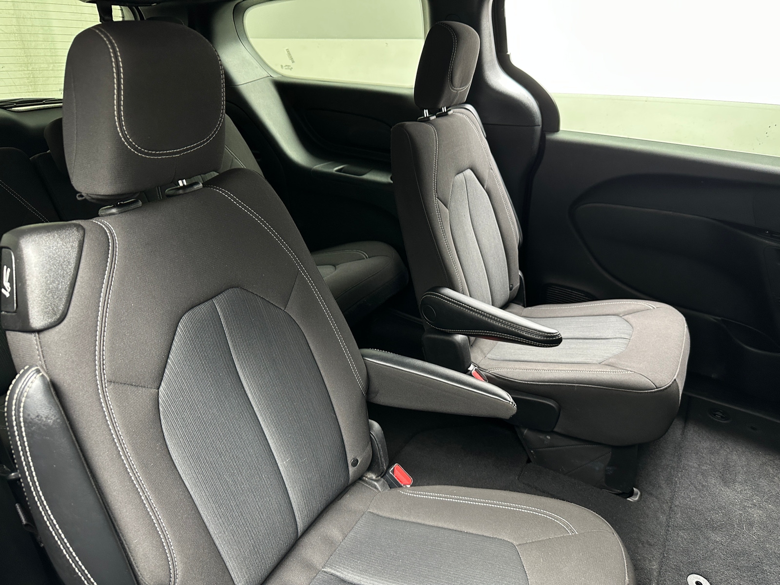 Thumbnail: 2023 Chrysler Pacifica - 6
