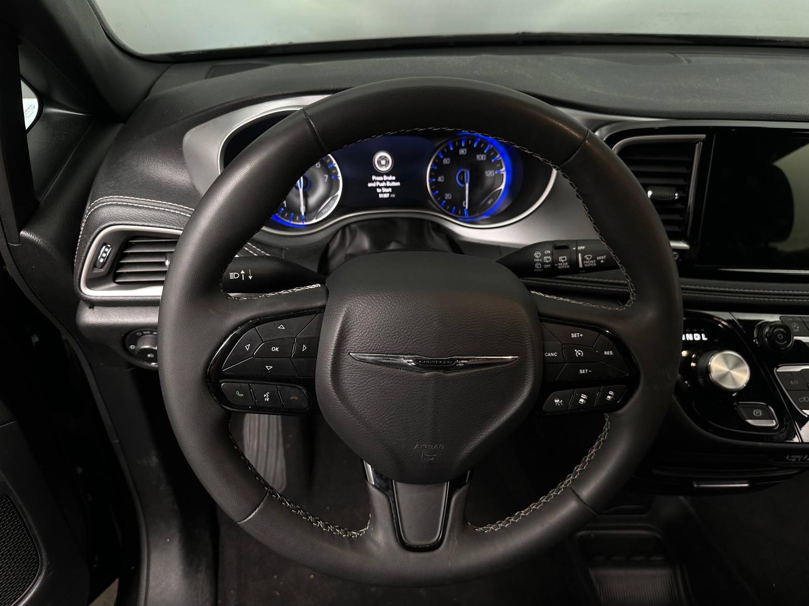 Thumbnail: 2023 Chrysler Pacifica - 5