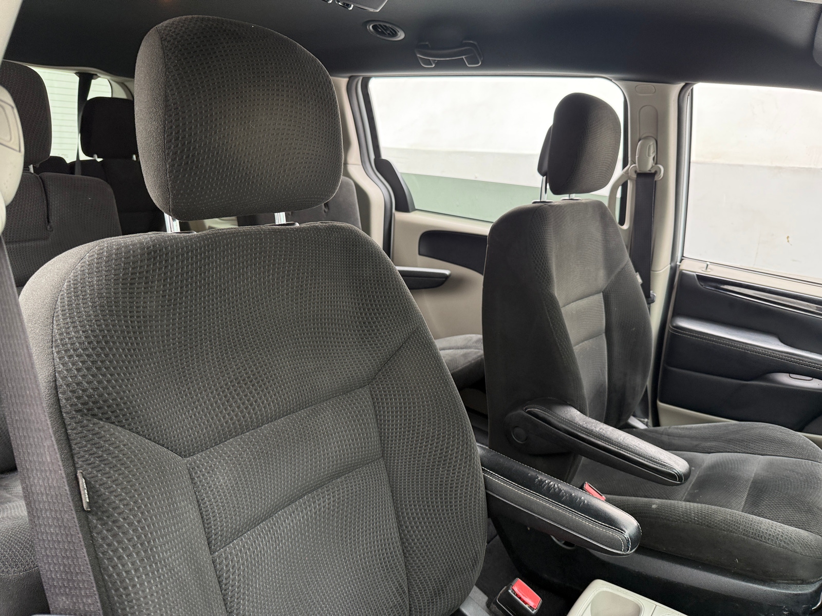 Thumbnail: 2017 Dodge Grand Caravan - 2
