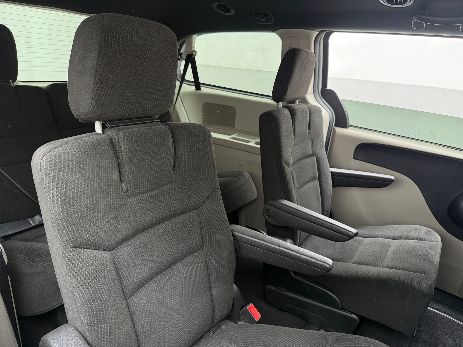 Thumbnail: 2017 Dodge Grand Caravan - 6