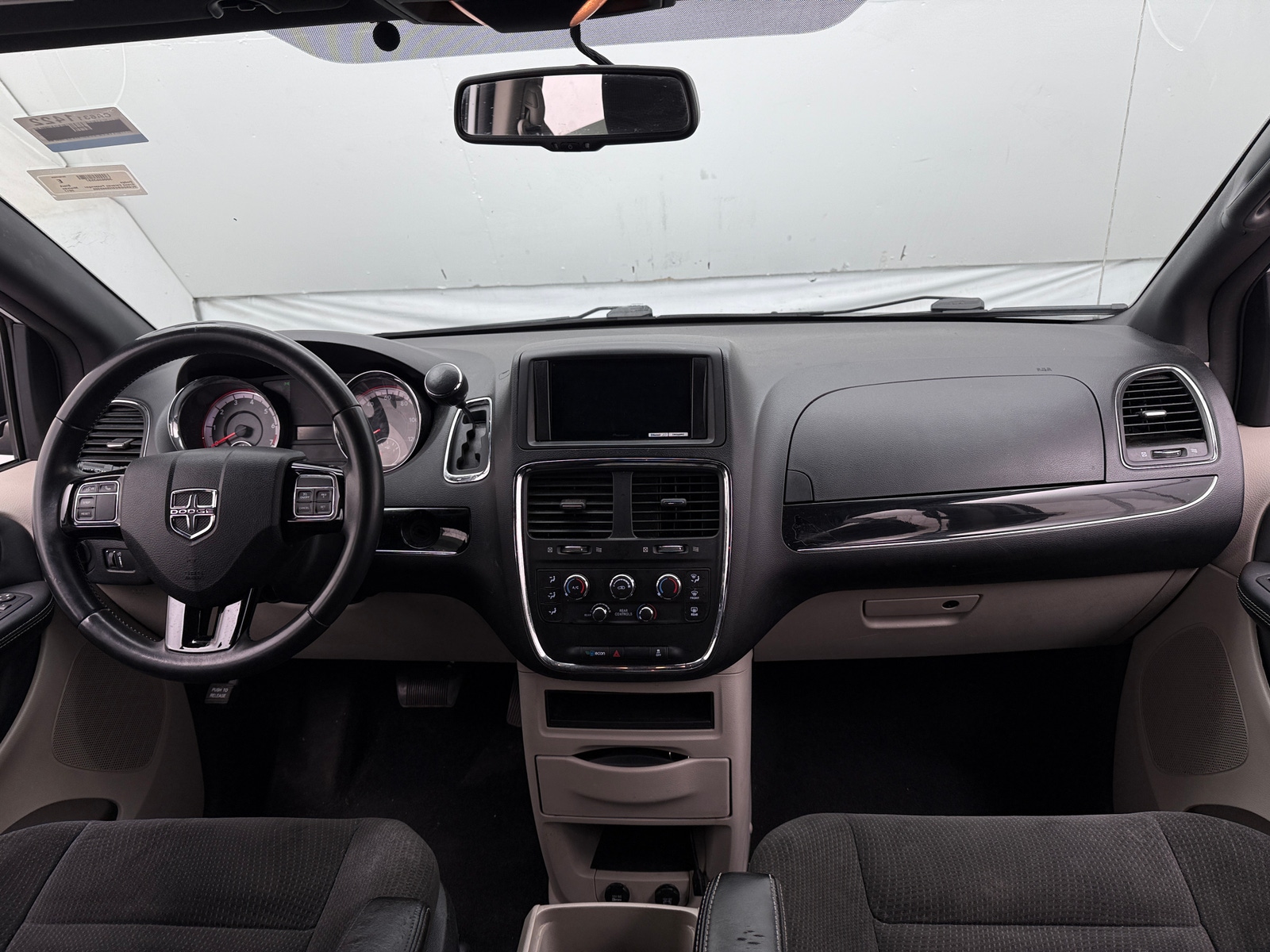 Thumbnail: 2017 Dodge Grand Caravan - 3