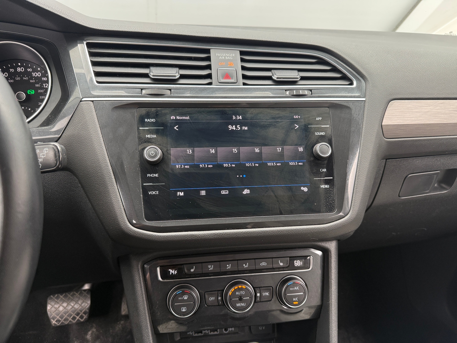 Thumbnail: 2018 Volkswagen Tiguan - 3