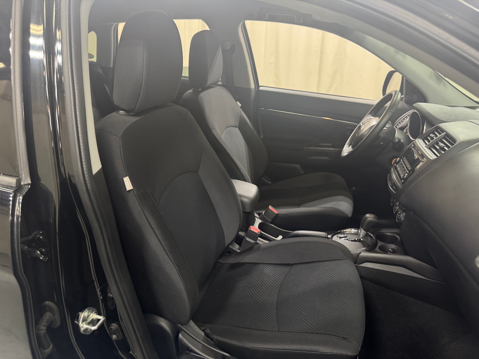 Thumbnail: 2015 Mitsubishi Outlander Sport - 2