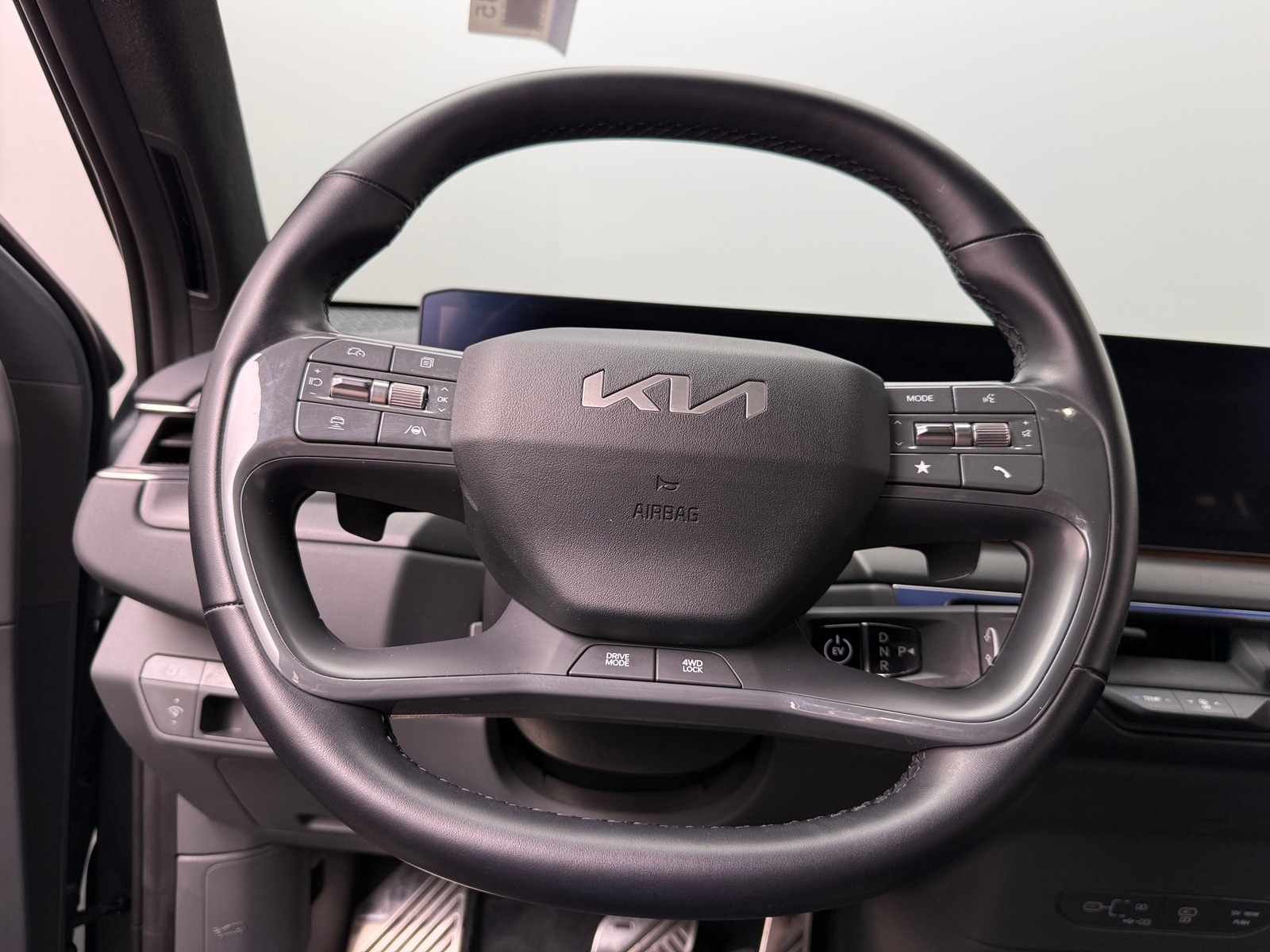 Thumbnail: 2024 Kia EV9 - 4