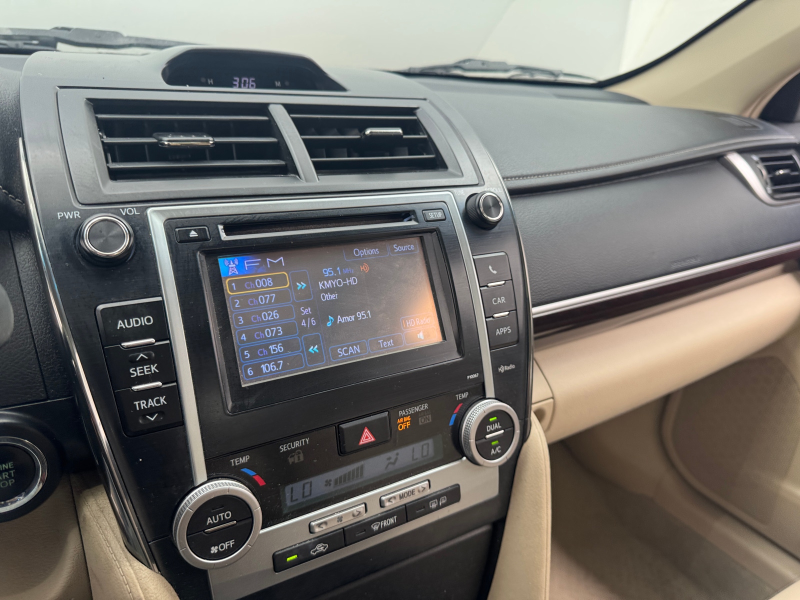 Thumbnail: 2013 Toyota Camry - 4